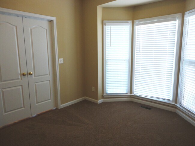 Building Photo - 697 Mountain Oaks Parkway