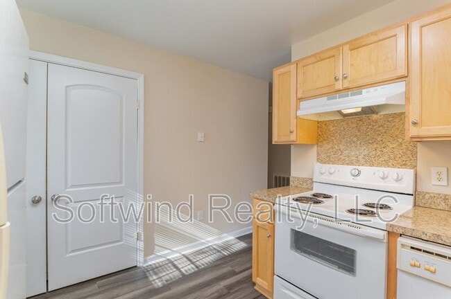 Building Photo - 1519 Elmwood Ave