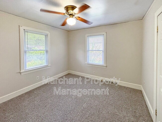 Building Photo - 22 Brownwood Dr