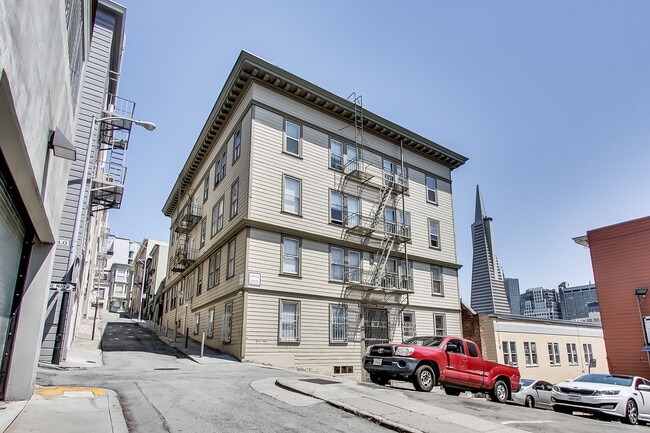 Building Photo - 20 Romolo