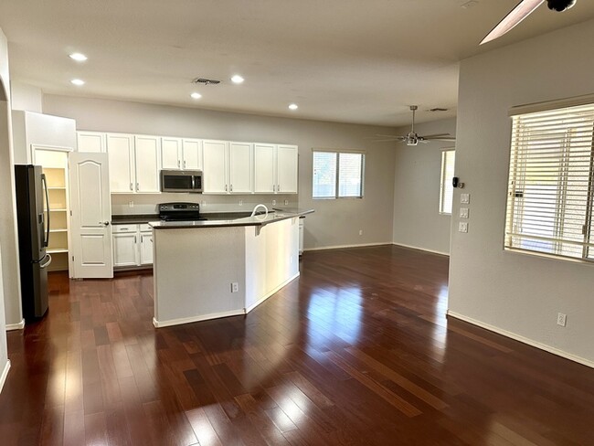 Building Photo - Updated single level home in Peterson Farms.