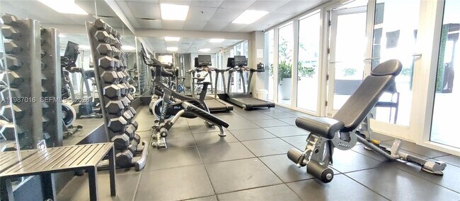 Building Photo - 170 SE 14th St