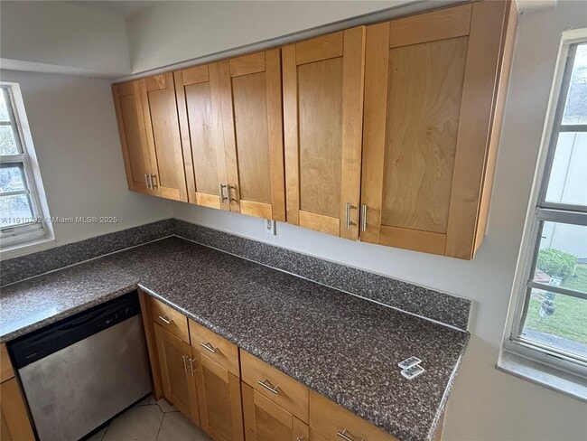 Building Photo - 1540 NE 191st St