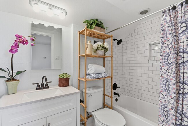 Building Photo - 180 Grove Rd