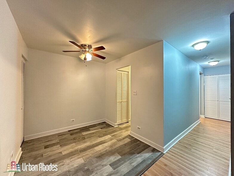 Building Photo - 672 W Sheridan Rd