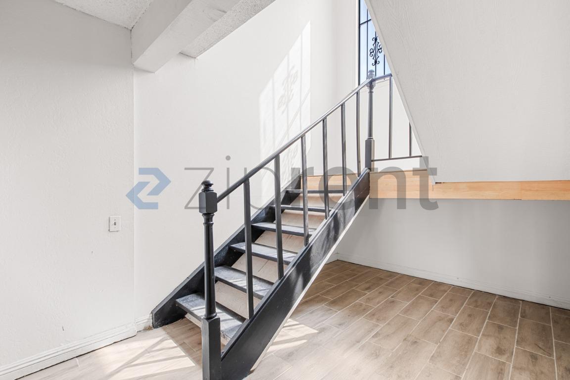 Building Photo - Unit 33