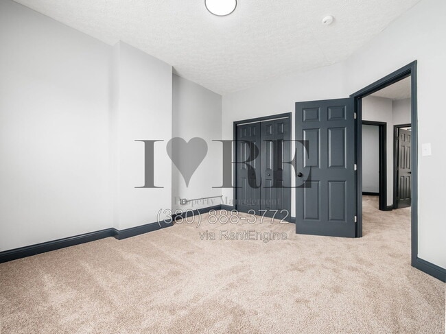 Building Photo - 806 Sullivant Ave