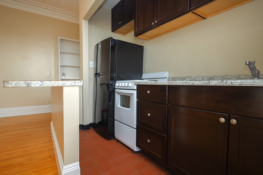 Building Photo - 465 Park Dr