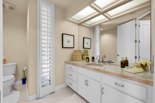Building Photo - 76895 Avenida Fernando