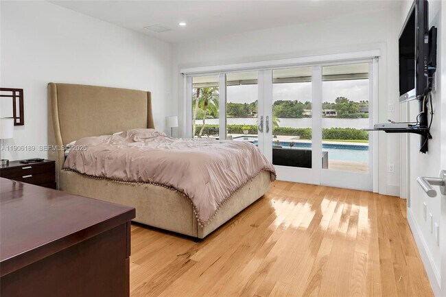 Building Photo - 415 Rovino Ave