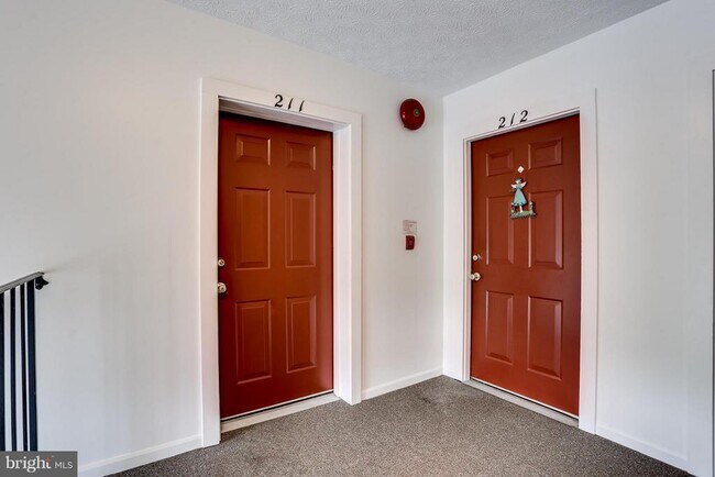 Building Photo - 6205 Sandpiper Ct