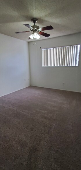 Primary Photo - 991 N Mollison Ave