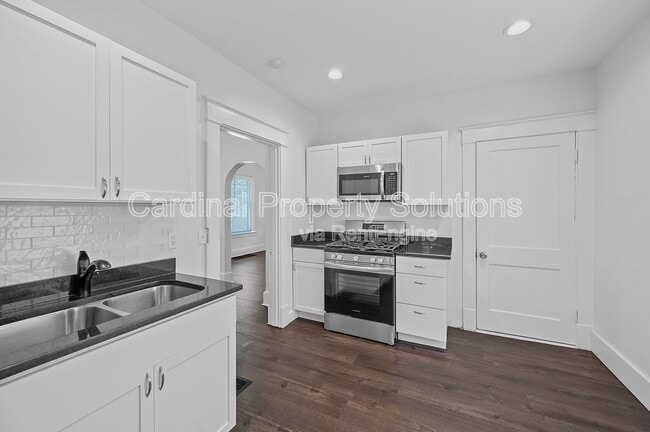 Building Photo - 5622 Prentice St
