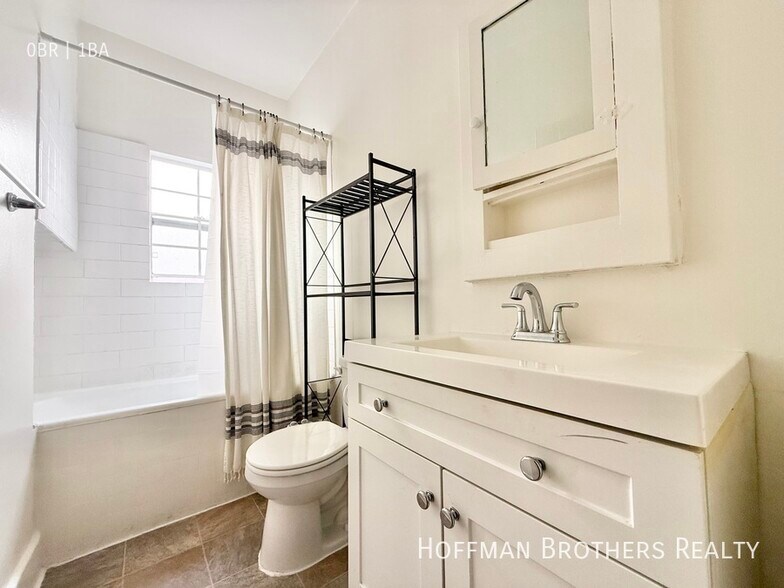 Building Photo - 1817 Ivar Ave