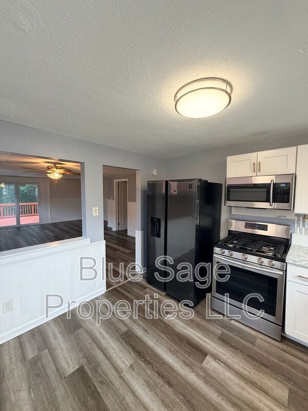 Building Photo - 2118 Valleyview Dr