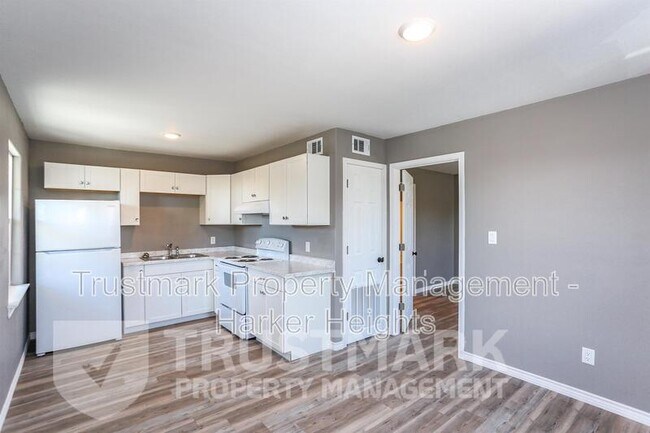 Building Photo - 501-504 Root Ave