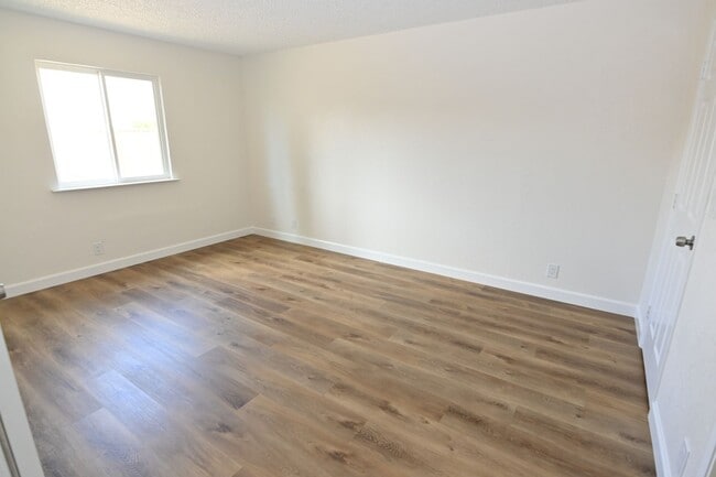 Building Photo - 1227 Spokane Dr