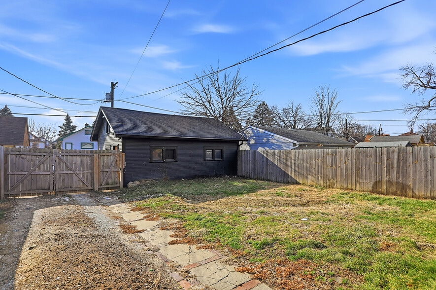 Building Photo - 941 E Raymond St