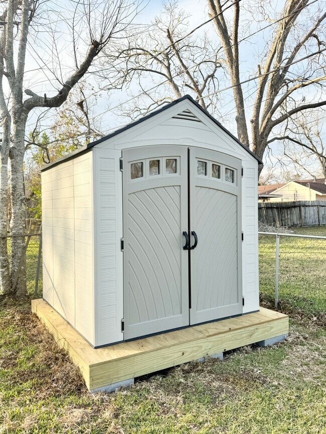 Building Photo - Stunning & Spacious 4/2 Home in Lake Jackson!