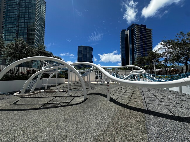 Building Photo - 1000 Auahi St