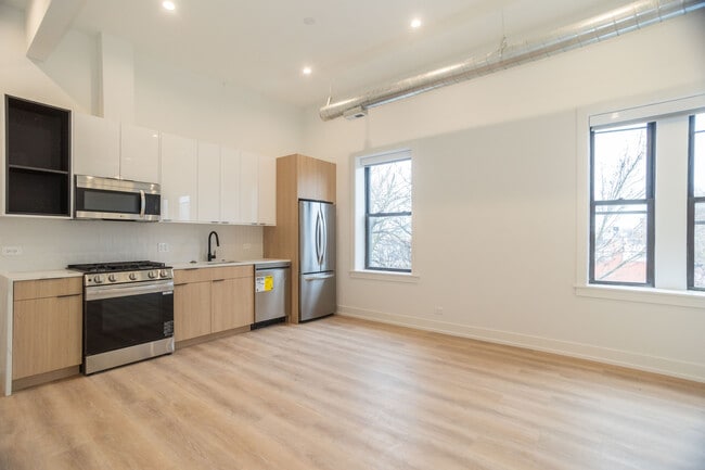 Building Photo - 2256 N Sawyer Ave