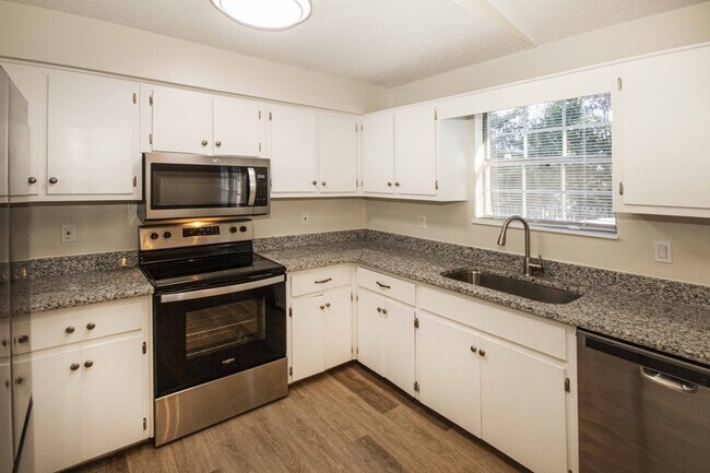 Building Photo - 6600 Woodcock Cir