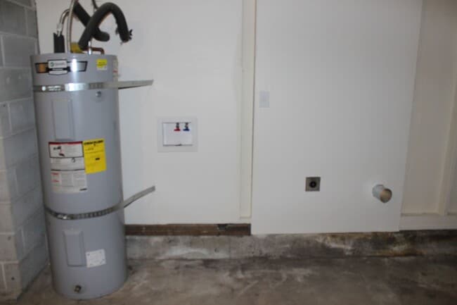 Building Photo - 4 bedroom, 2 bath home near Intel in Hillsboro