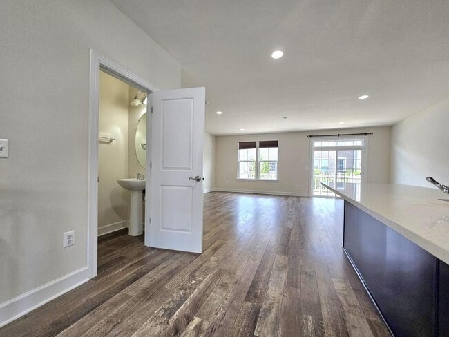 Building Photo - 8820 Englewood Farms Dr