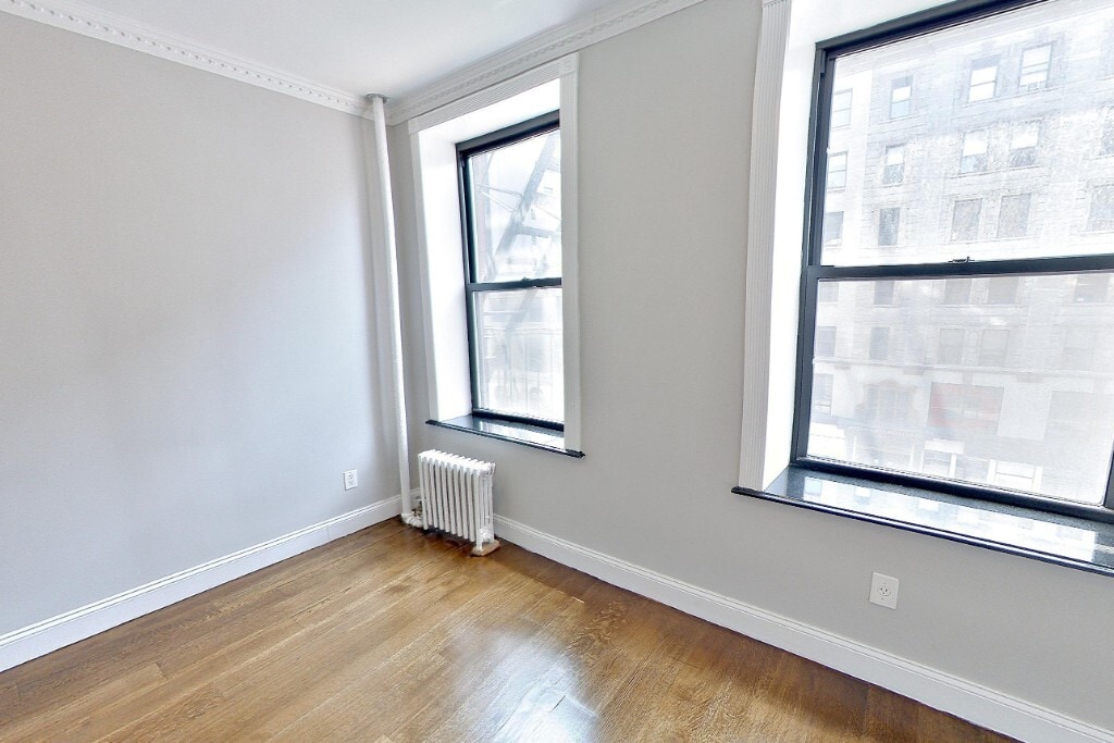 Building Photo - 219 E 23rd St