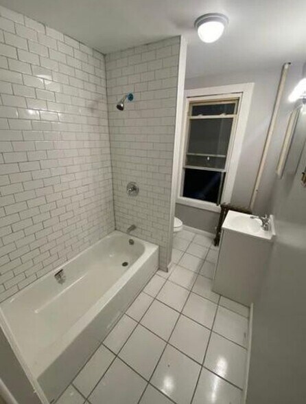 Building Photo - 386 Summer Ave