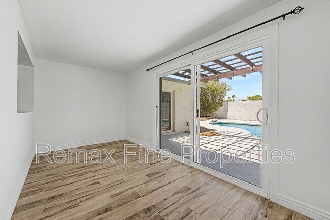 Building Photo - 5228 E Karen Dr