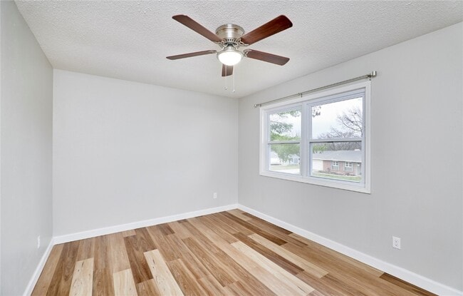 Building Photo - 2402 Savoy Dr