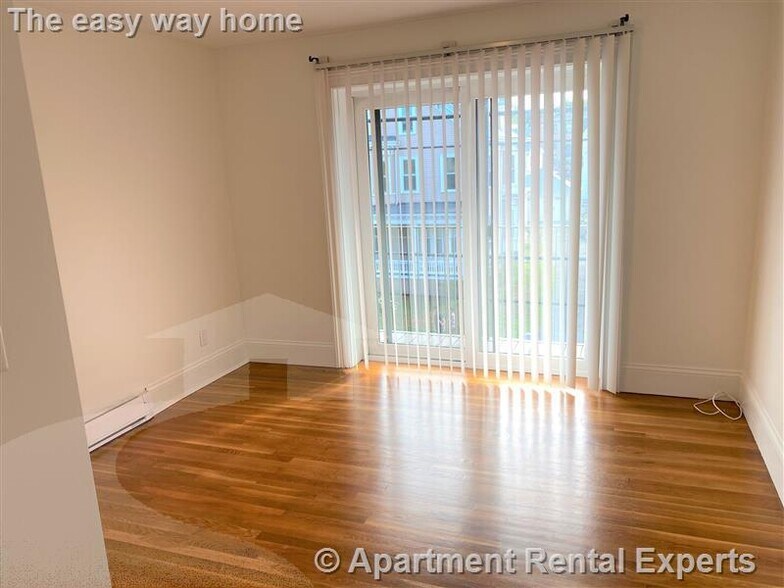 Building Photo - 134 Summer St