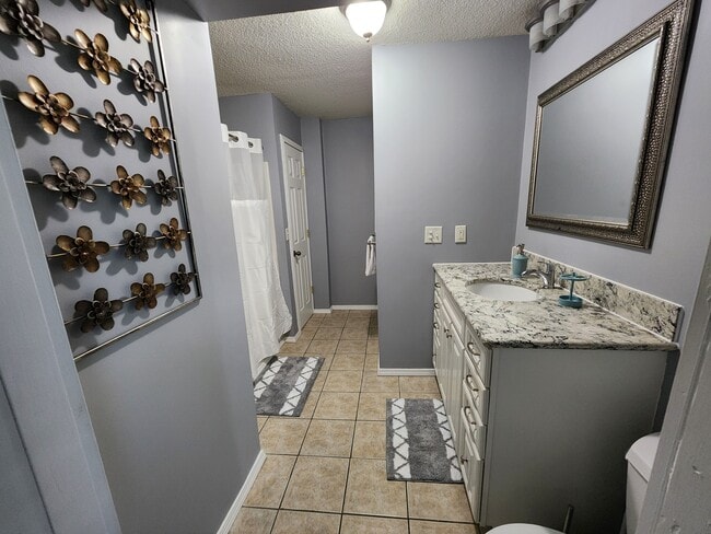 Building Photo - 307 W Scott St