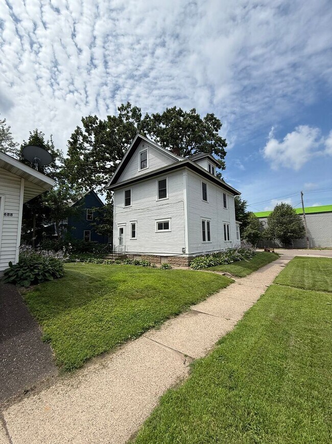 Building Photo - 688-690 Fairview Ave N