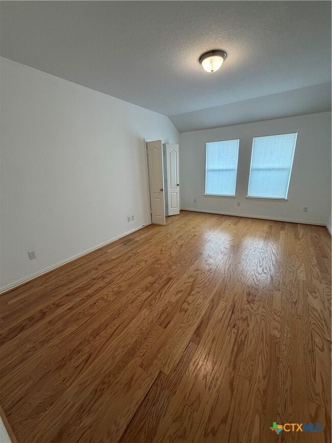 Building Photo - 375 Primrose Way