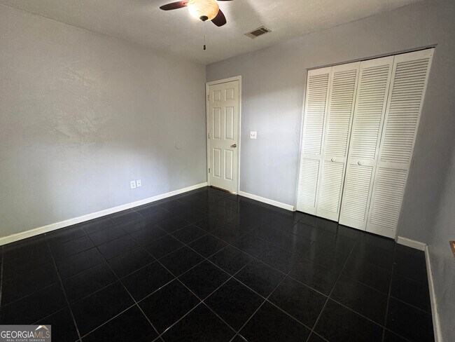 Building Photo - 330 McQueen Cir