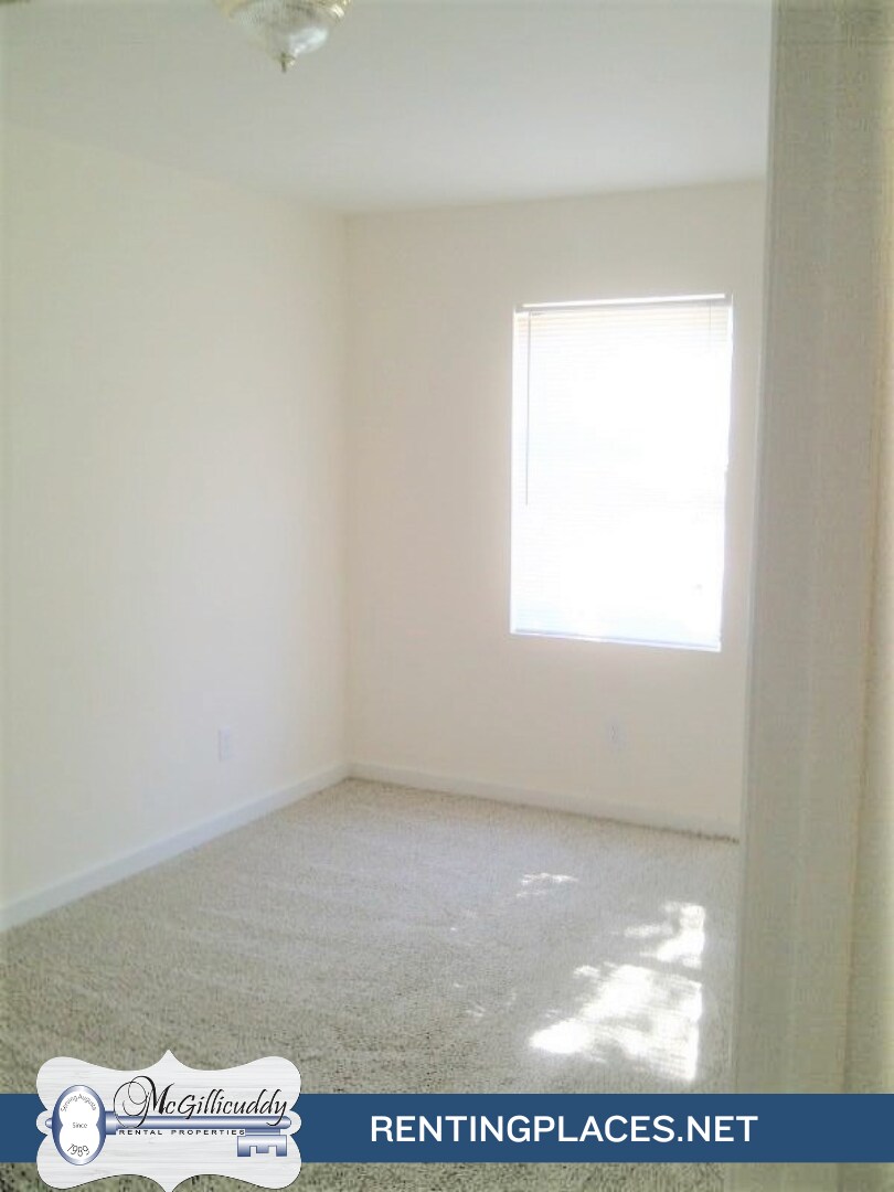 Building Photo - 1244 Holden Dr