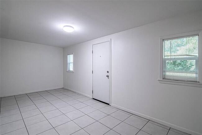 Building Photo - 604 Hayman St