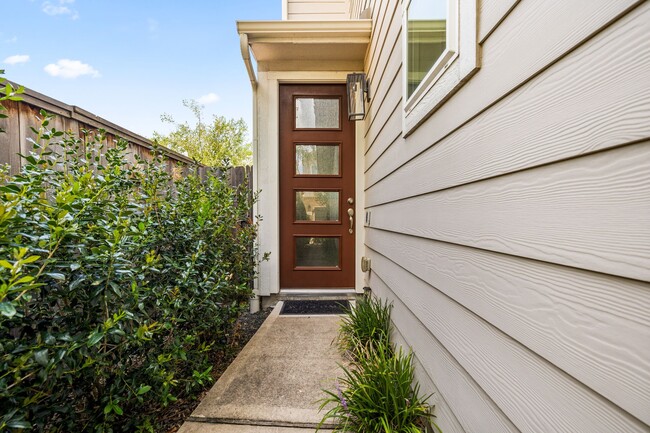 Building Photo - 9914 Brickhouse Dr