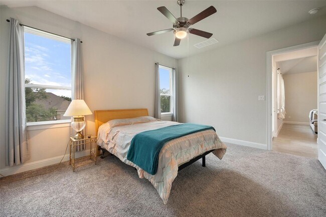 Building Photo - 127 Buteo St