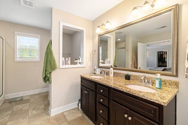 Building Photo - 575 Curlew Cir