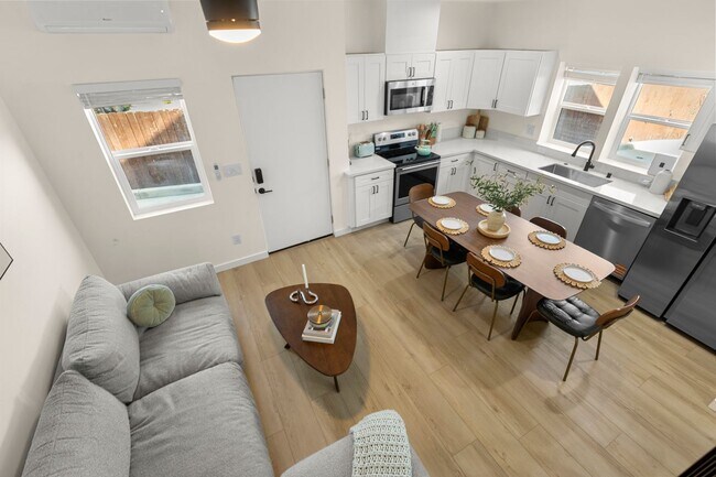 Building Photo - Brand new!