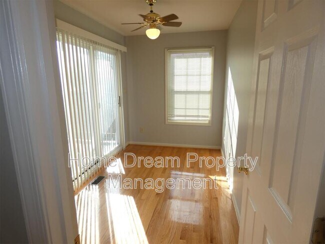 Building Photo - 2623 Van Buren St