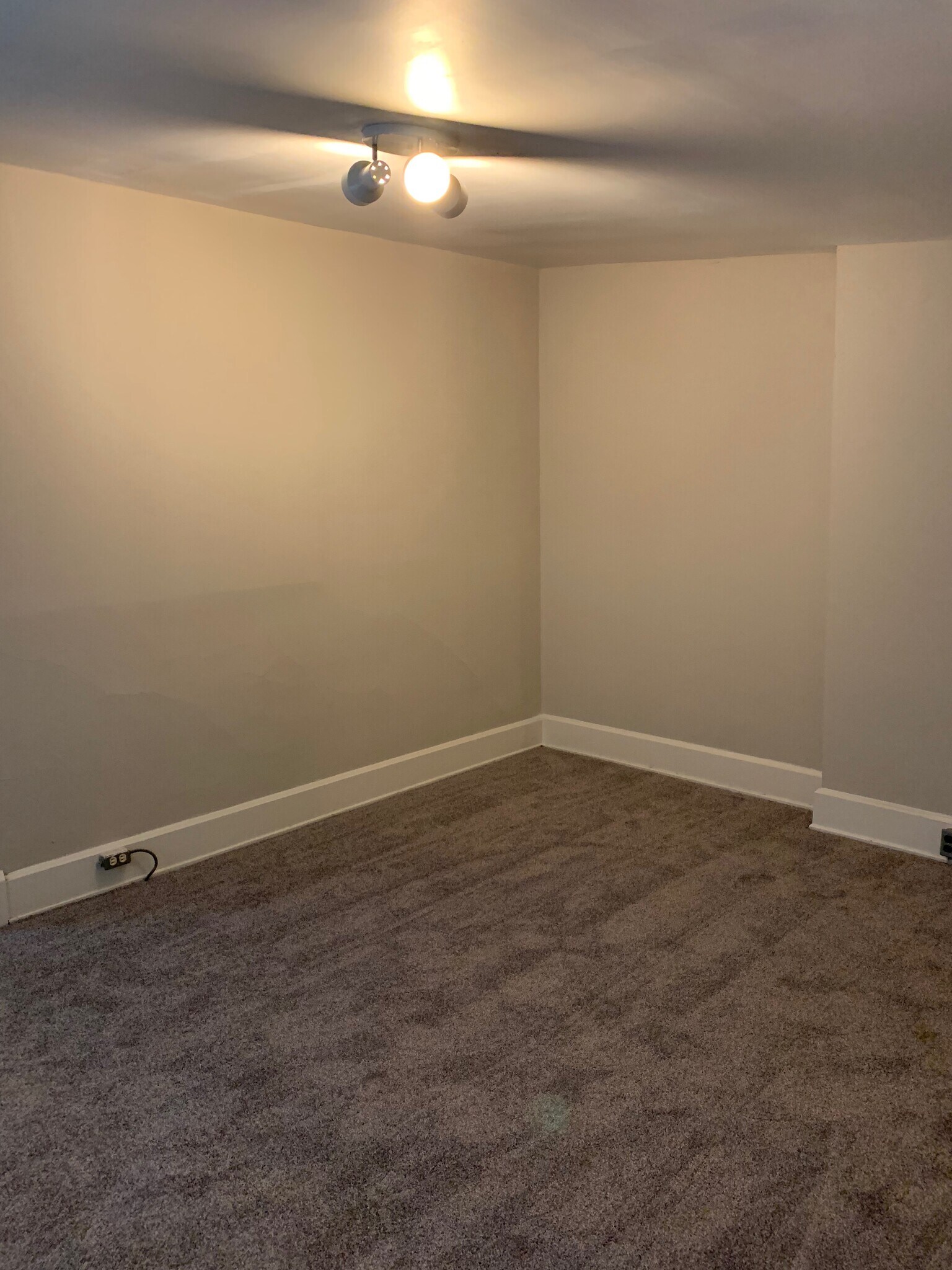 Building Photo - 114 Parker St