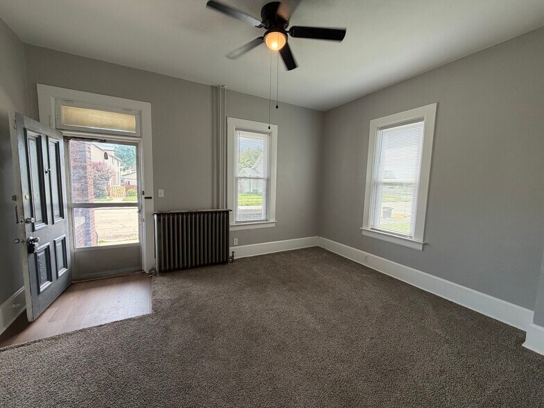 Livingroom - 2515 Jackson St