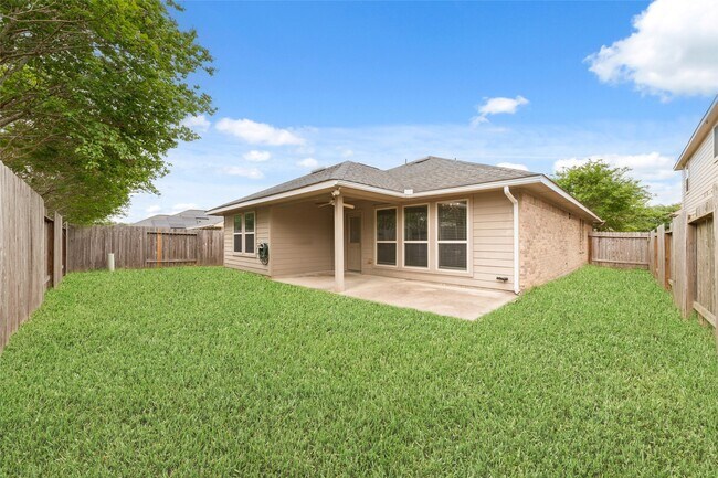 Building Photo - 15615 Whispering Green Dr