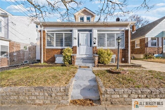 Building Photo - 76 Andrew St