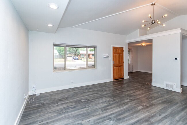 Building Photo - Beautiful 2-Bedroom, 2-Bath Home in Desirable Southwest Colorado Springs!