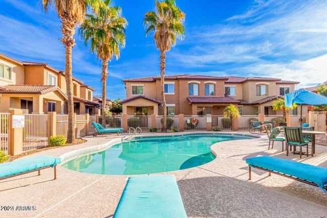 Building Photo - 3 BEDROOM CONDO IN MESA
